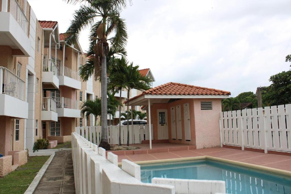 Finest Accommodation Marley Manor Apt # 513 Ground Floor 6 Marley Rd Kgn 6 Kingston Exteriör bild